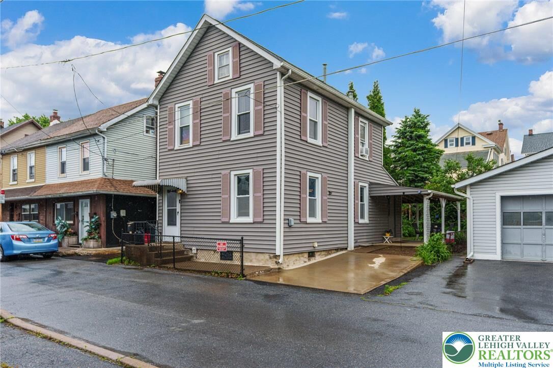 Property Photo:  1137 Railroad Street  PA 18032 