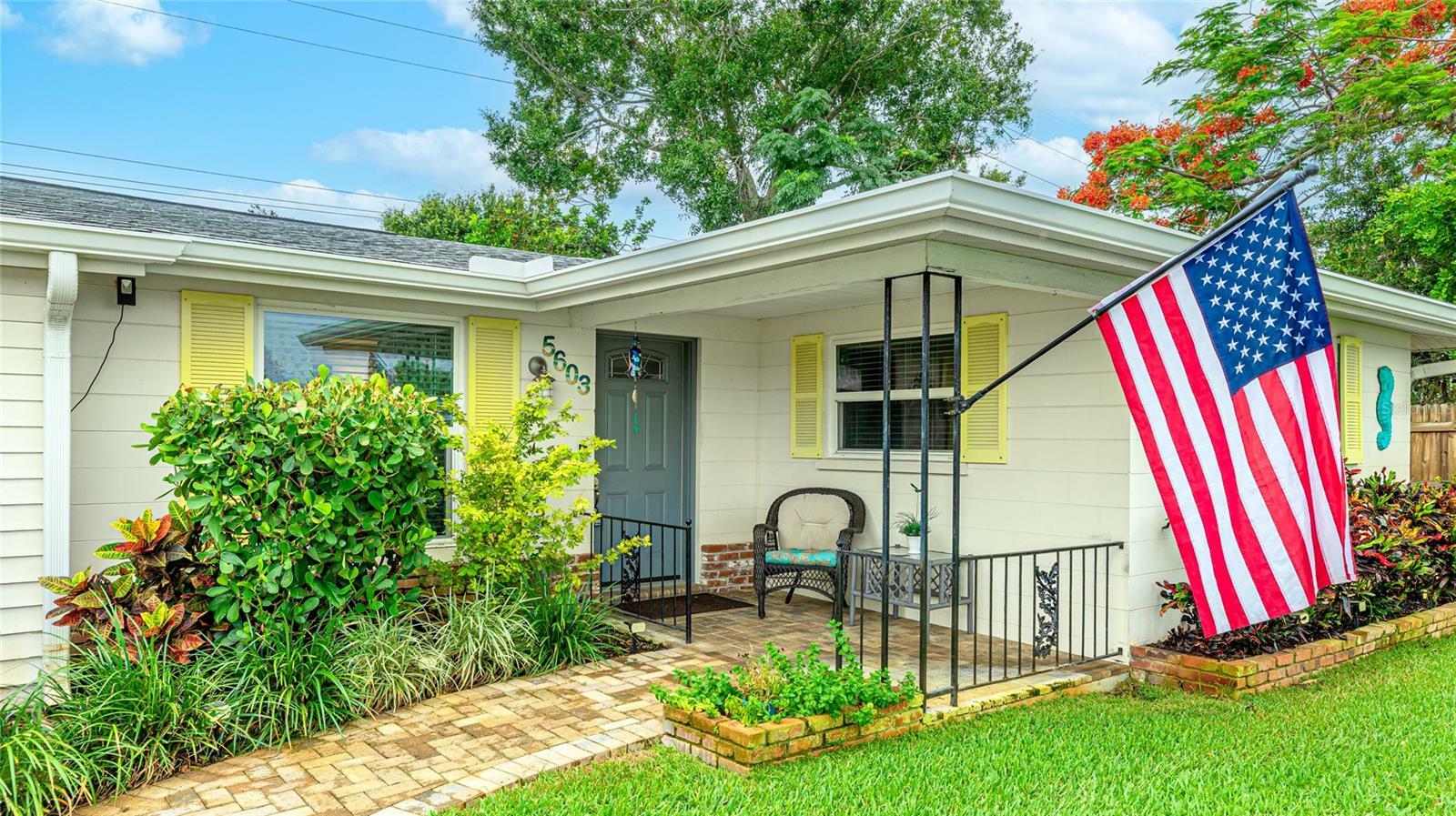 Property Photo: 5603 1st Avenue Dr NW FL 34209
