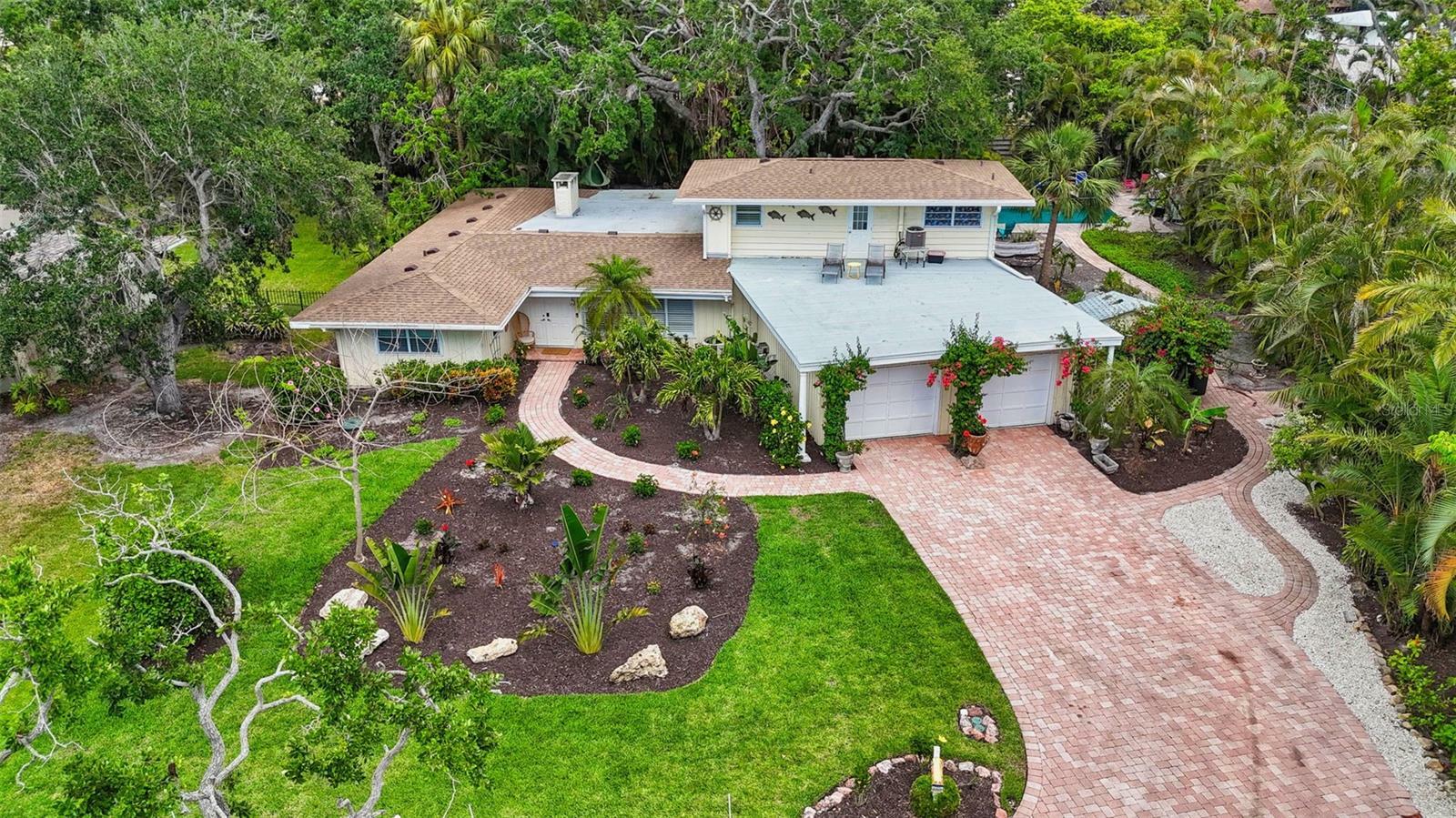 Property Photo: 6343 Hollywood Boulevard FL 34231