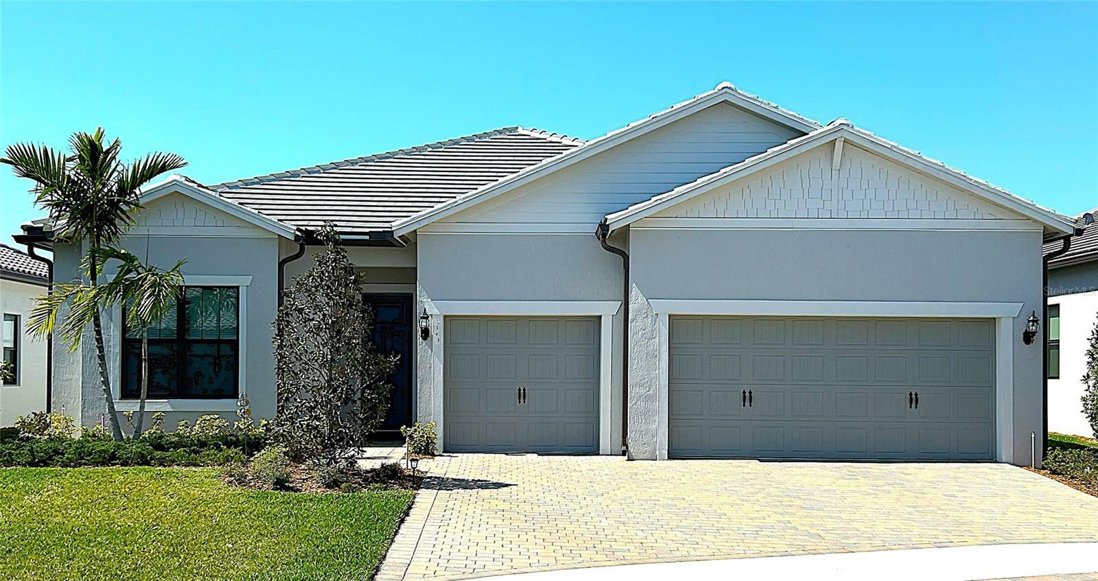 Property Photo: 410 SE Vallarta Drive FL 34984
