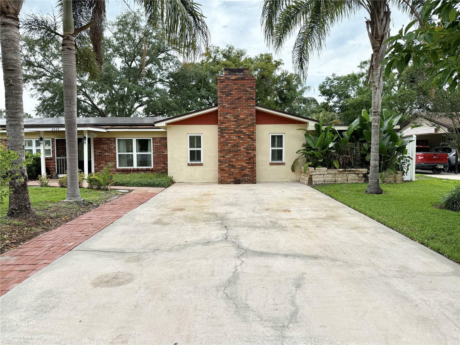 Property Photo: 2523 Krueger Lane FL 33618