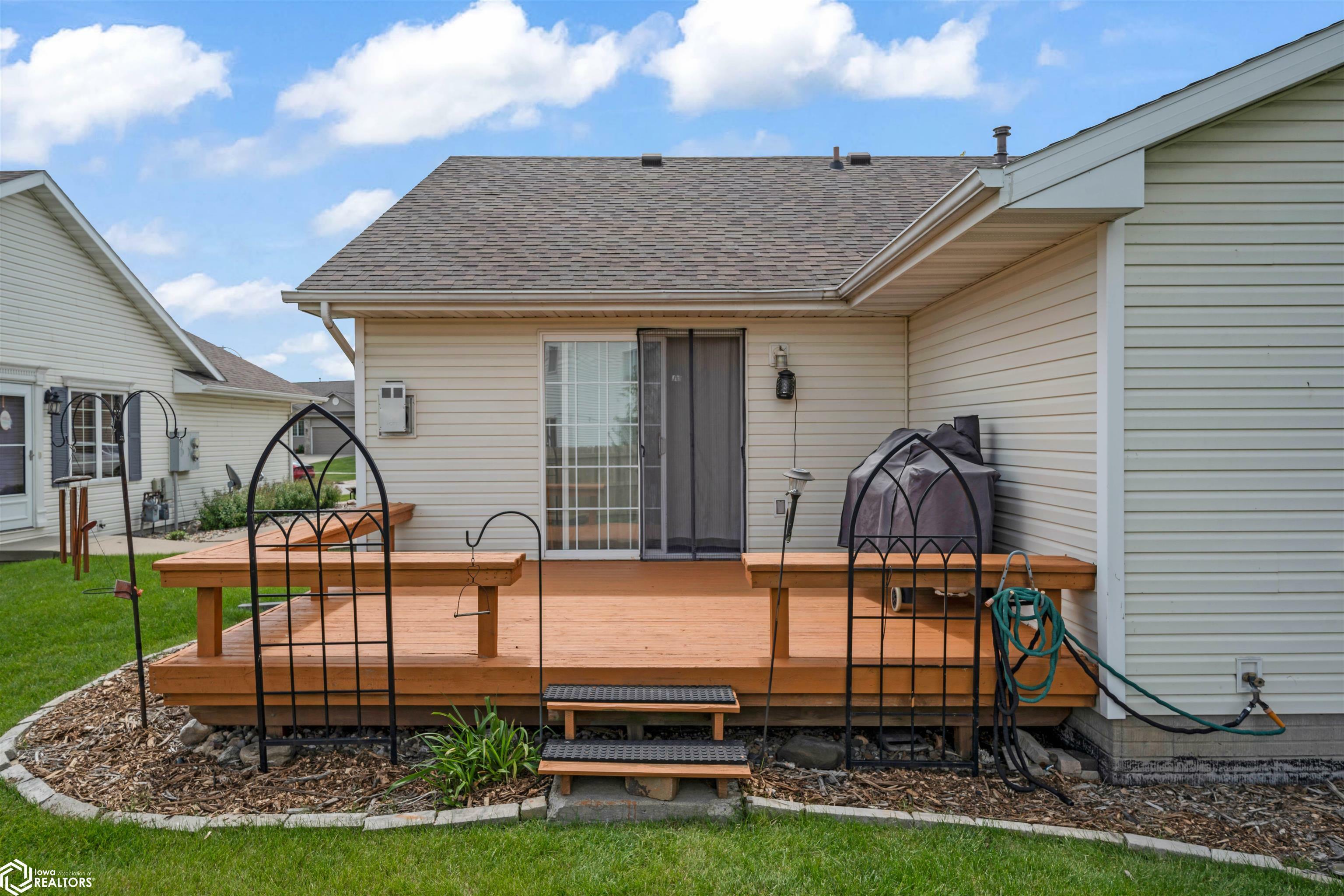 Property Photo: 810 NE 5th Street IA 50021