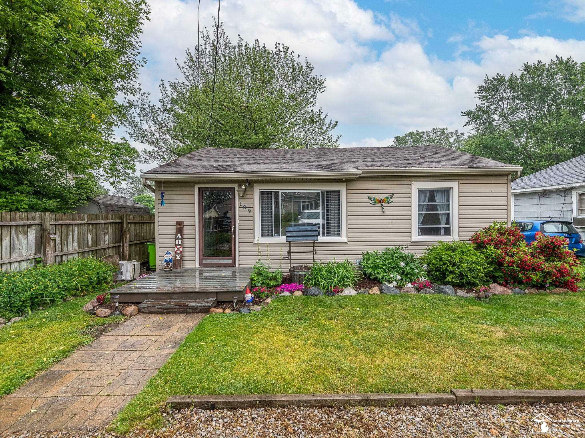 Property Photo: 109 Maudlin Street MI 48377