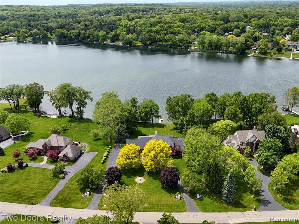 Property Photo:  532 Shrewsbury Drive  MI 48348 3672 