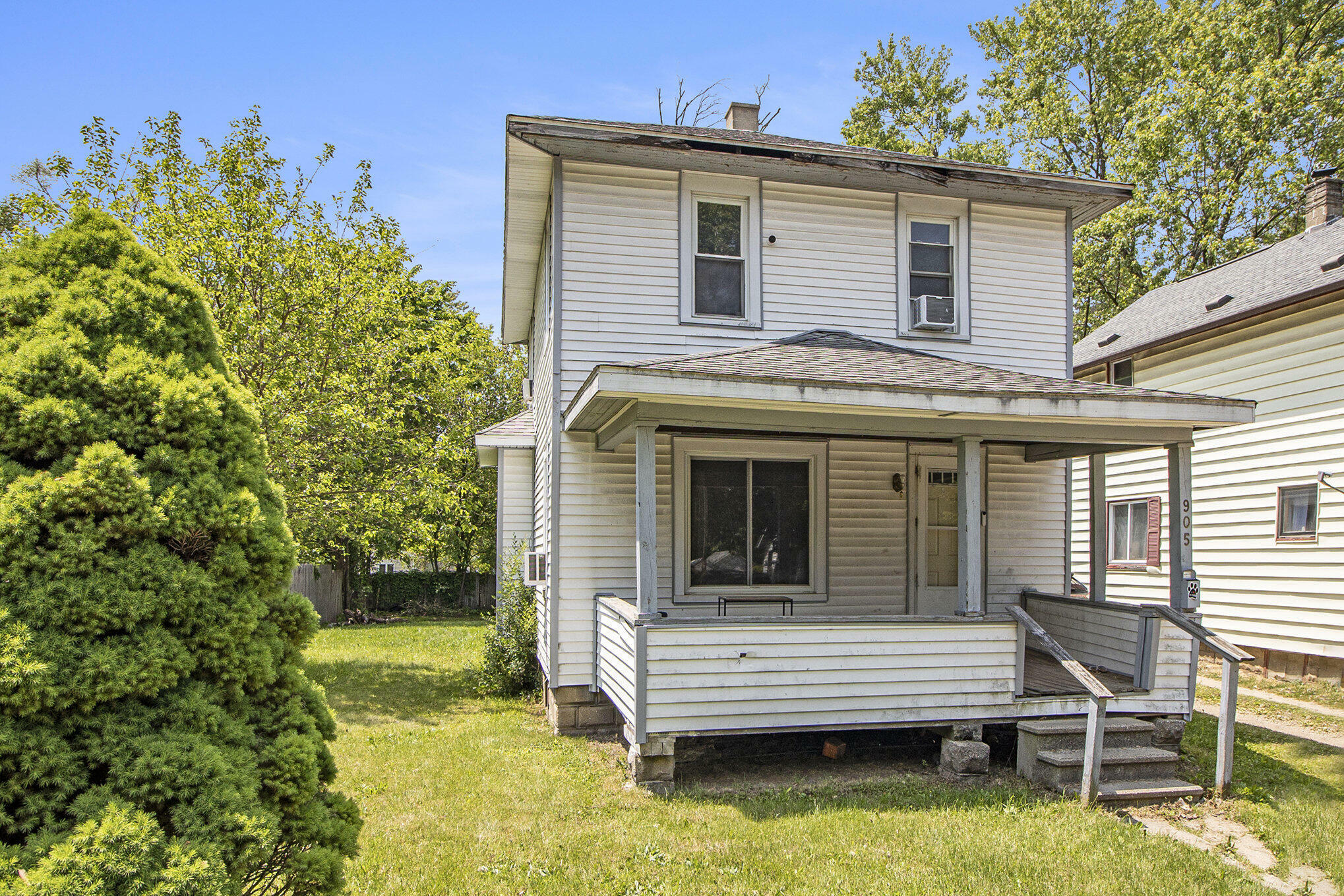 Property Photo:  905 Cooper Avenue  MI 49048 