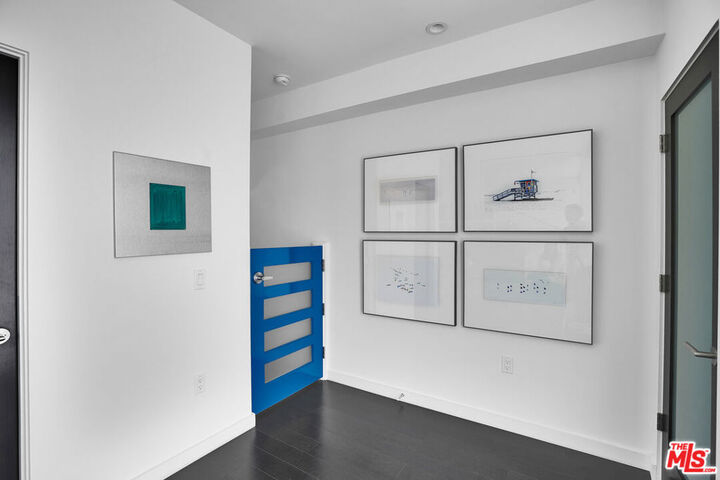 Property Photo:  125 Pacific Street 8  CA 90405