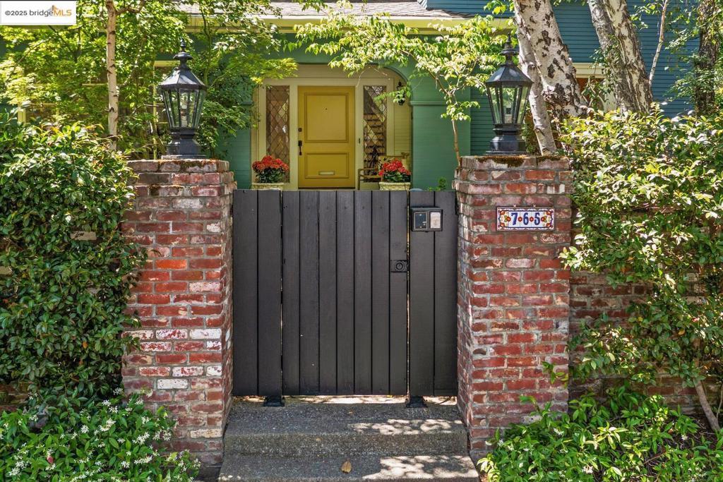 Property Photo: 765 University Ave CA 94301