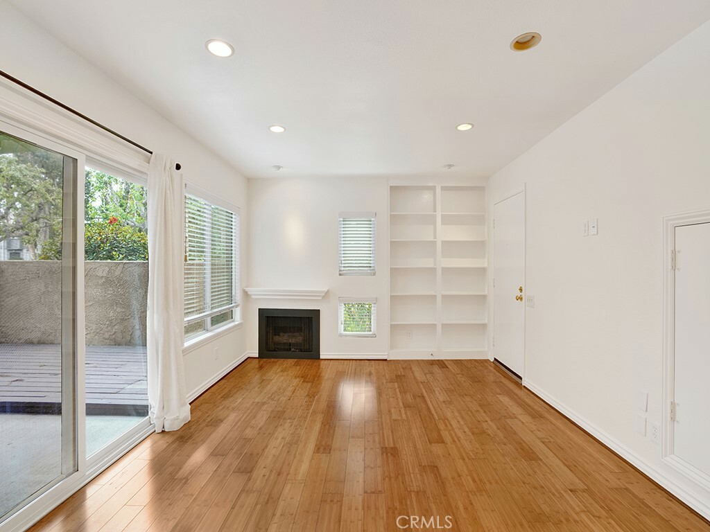 Property Photo: 16879 Bluewater Lane 25 CA 92649