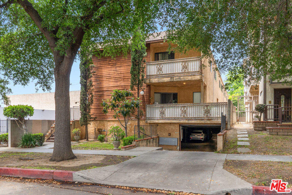 Property Photo: 1113 Thompson Avenue CA 91201
