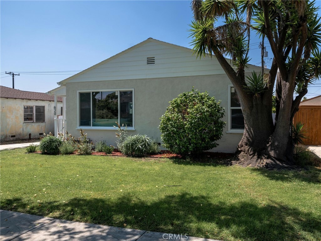 Property Photo:  620 W Ellis Avenue  CA 90302 