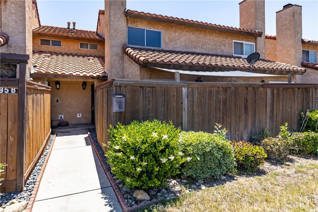 16595 Terrace Lane C  Fontana CA 92335 photo