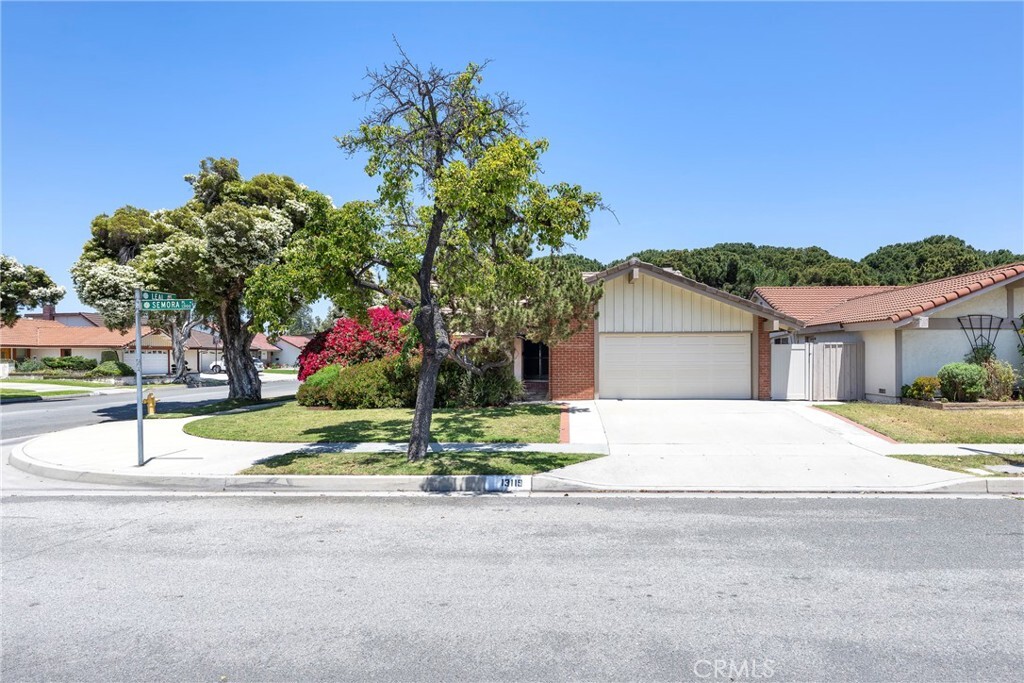 Property Photo: 13119 Semora Place CA 90703