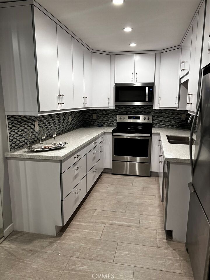 Property Photo:  6330 Genesee Avenue 103  CA 92122