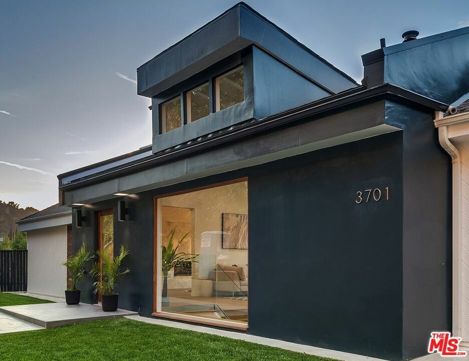 Property Photo: 3701 Multiview Drive CA 90068