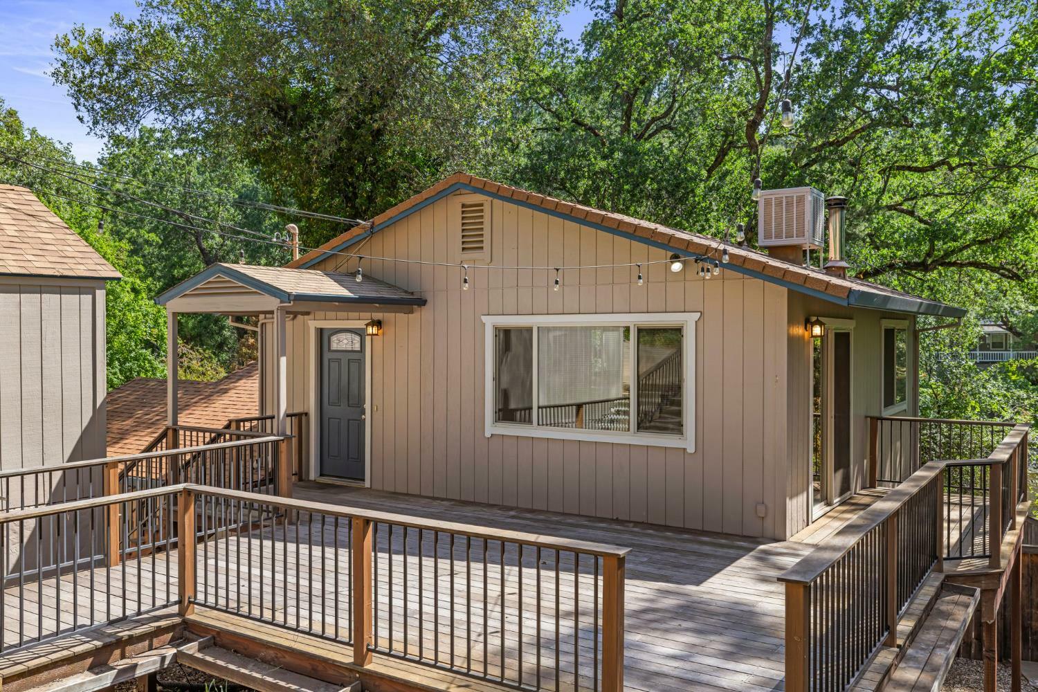 Property Photo:  899 Holly Way  CA 95667 