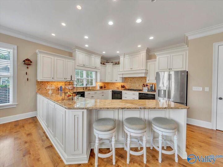 Property Photo: 6403 NW Dunnavant Place AL 35806
