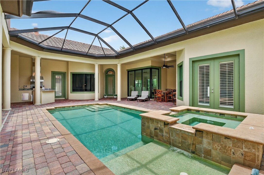 Property Photo: 6528 Costa Circle FL 34113