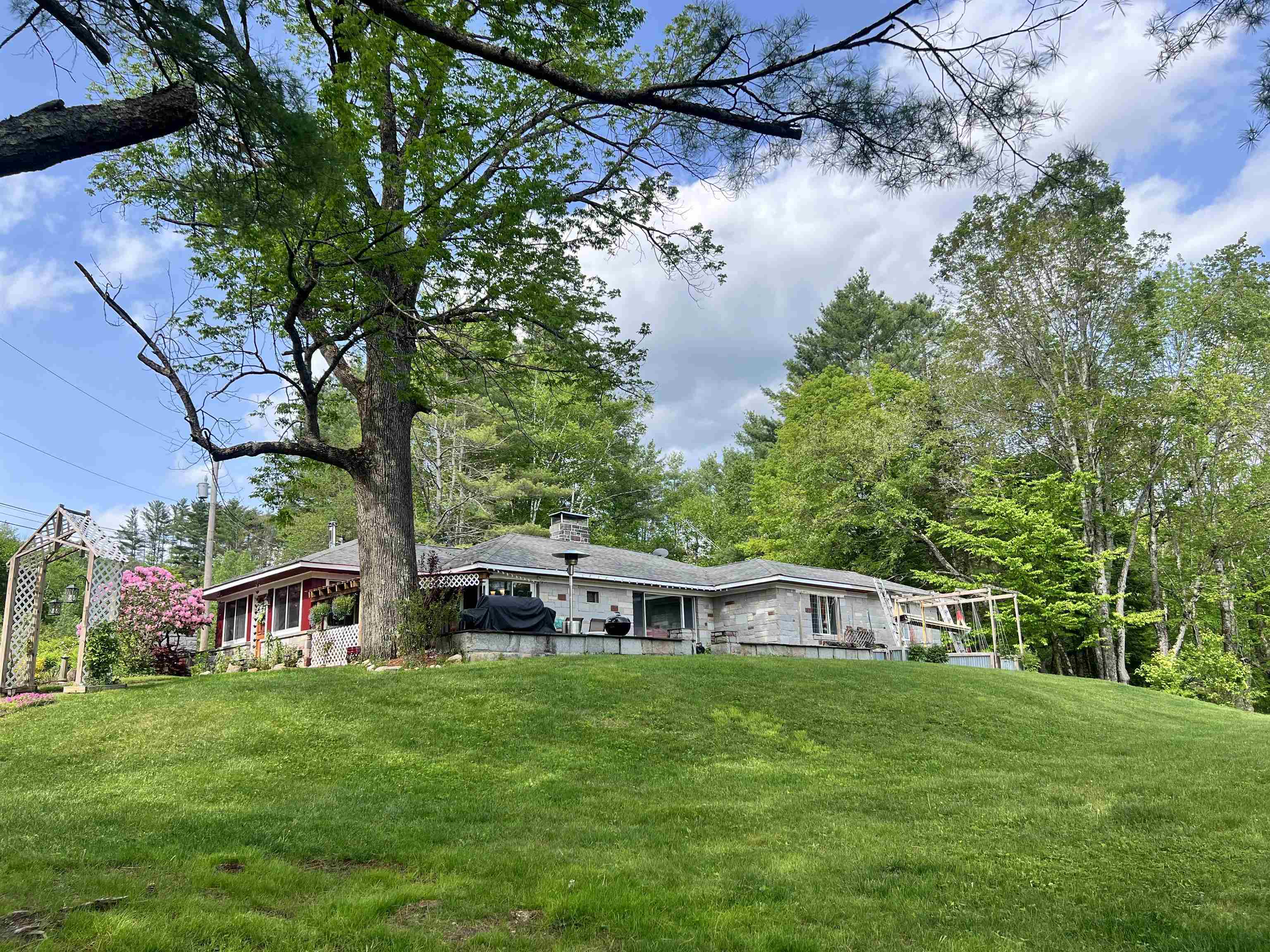Property Photo: 6 Nightingale Lane NH 03753