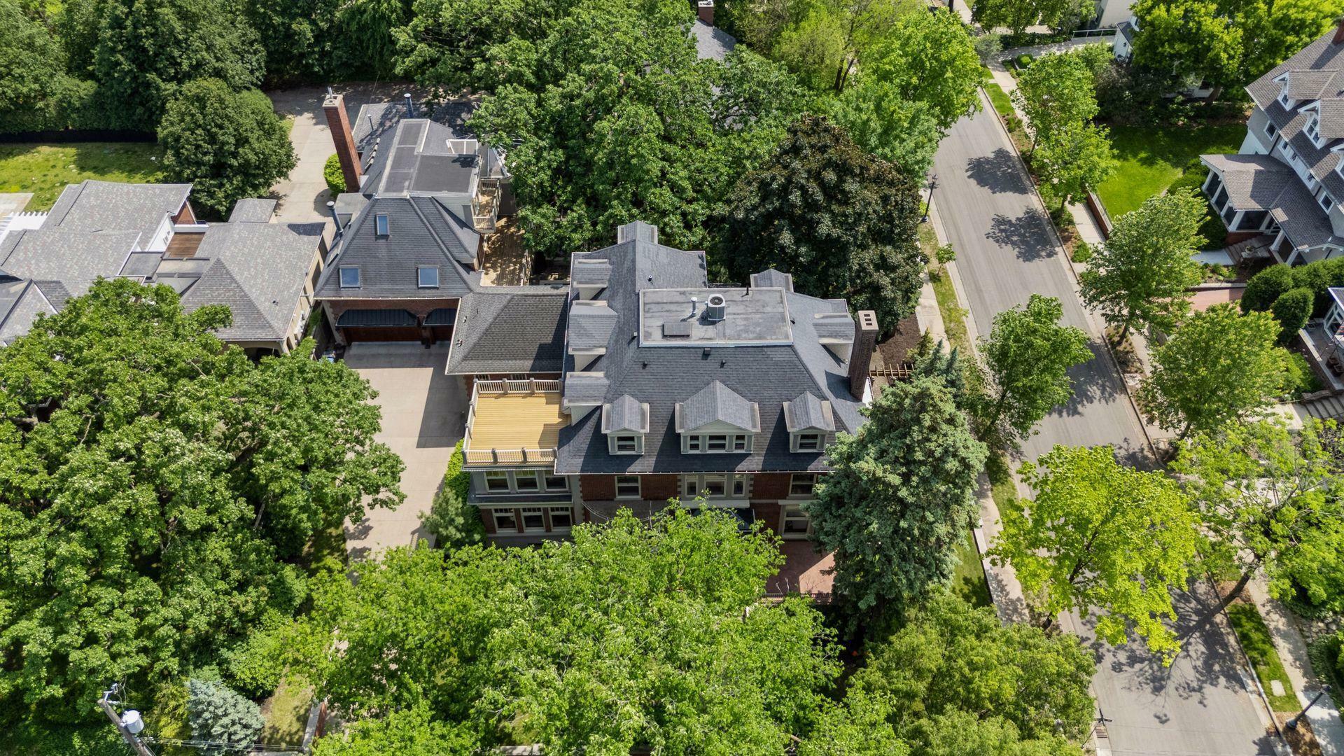 Property Photo: 1721 Mount Curve Avenue MN 55403