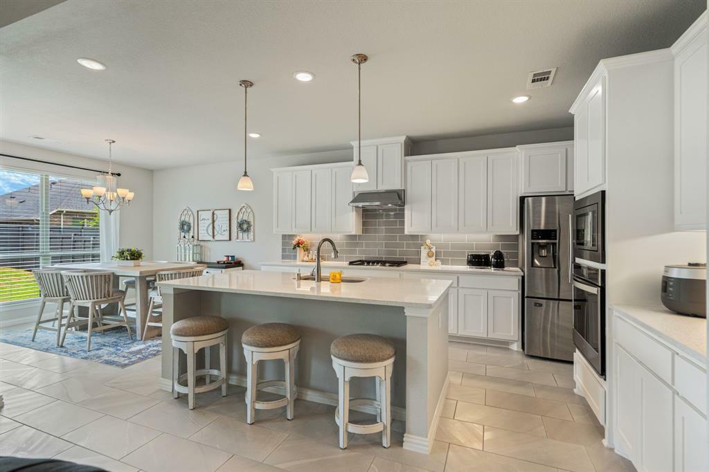 Property Photo: 7020 Cross Point Lane TX 76227