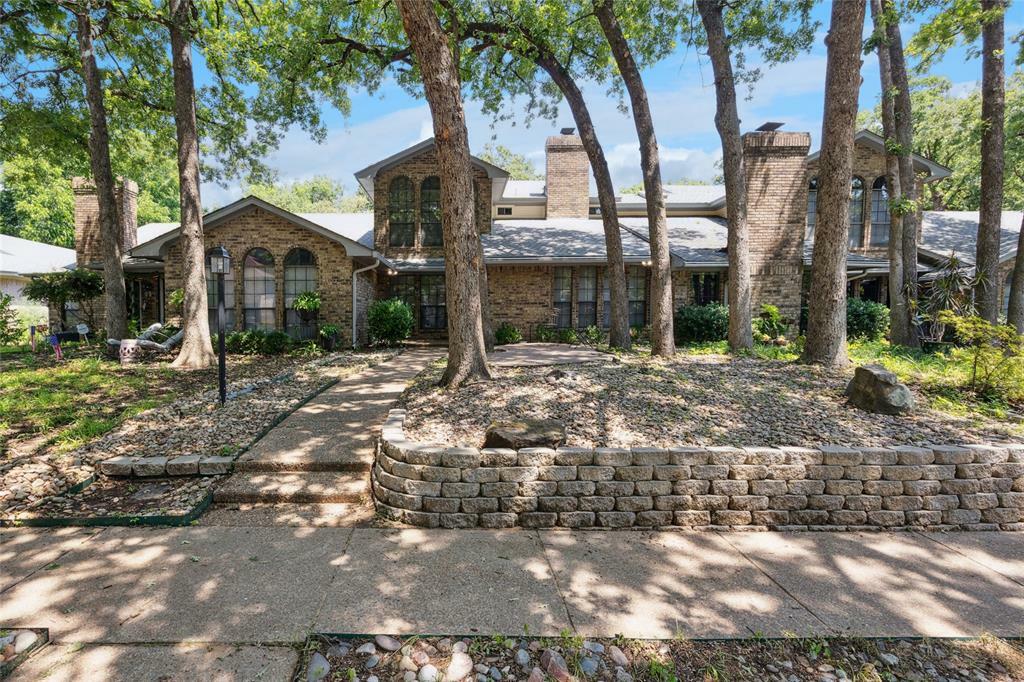 Property Photo:  1011 W Lovers Lane  TX 76013 