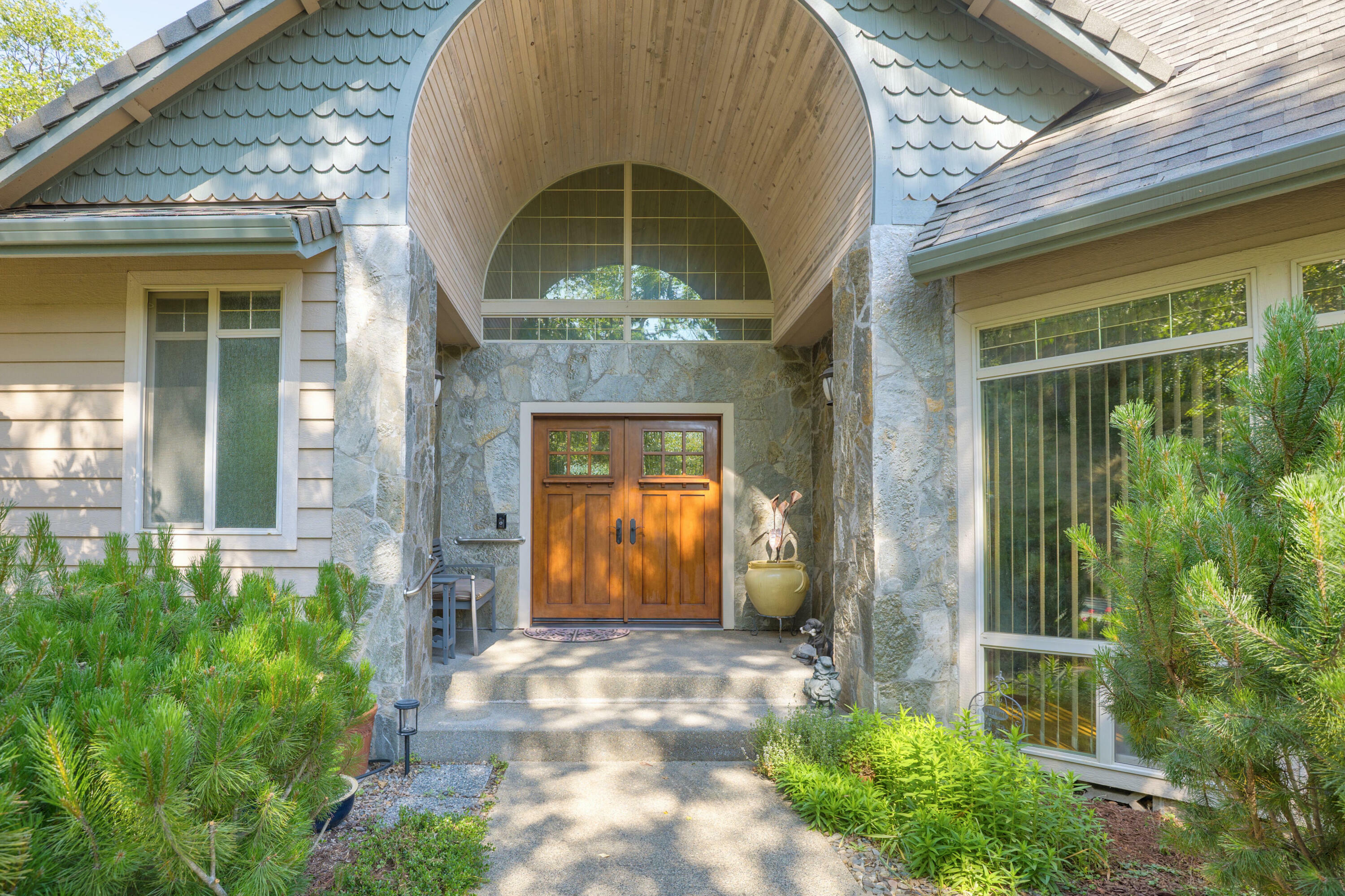 Property Photo: 5668 Upper River Road OR 97526