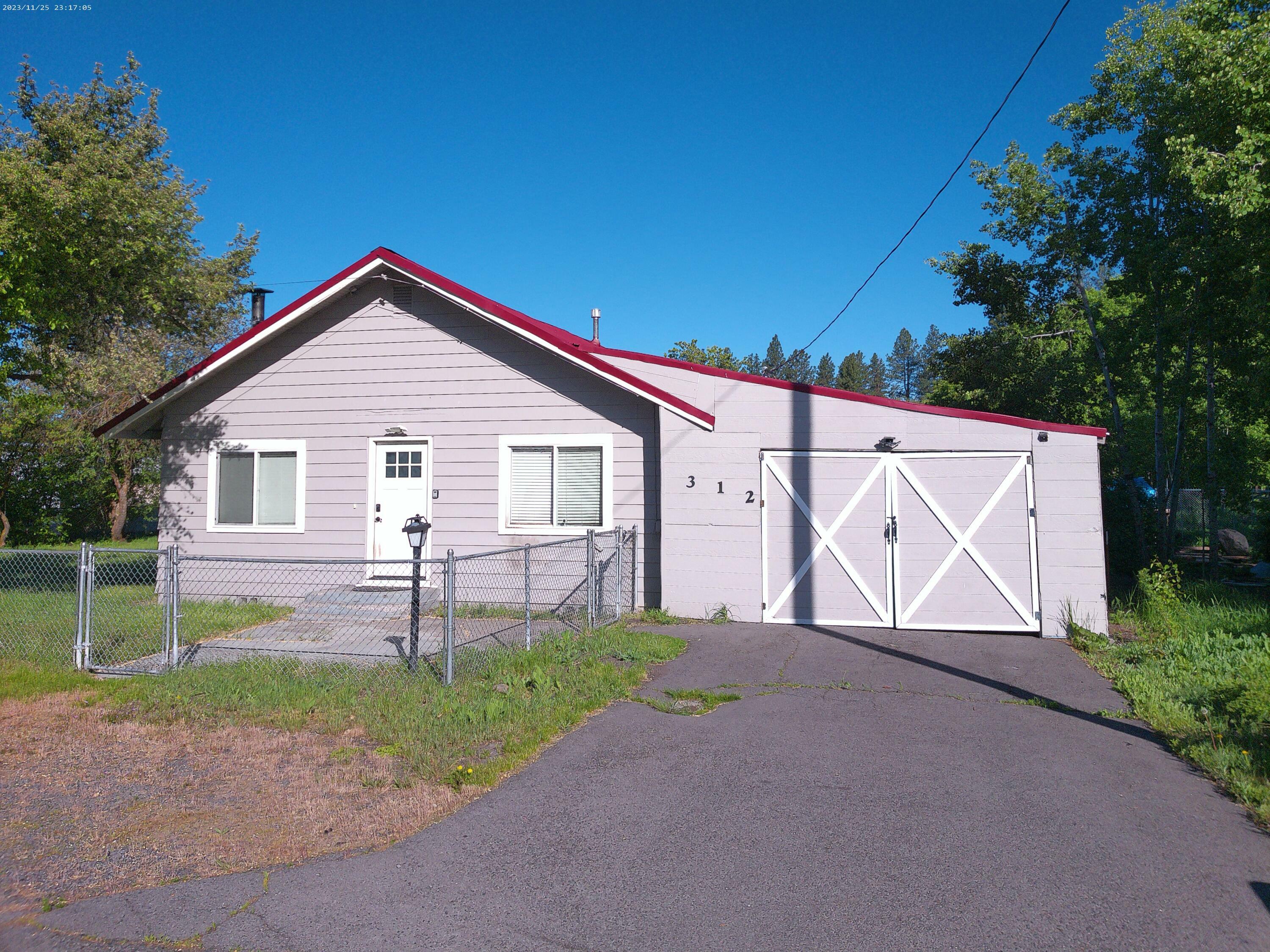 Property Photo:  312 S Wasco Avenue  OR 97624 
