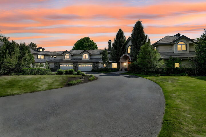 Property Photo: 67480 Cloverdale Road OR 97703