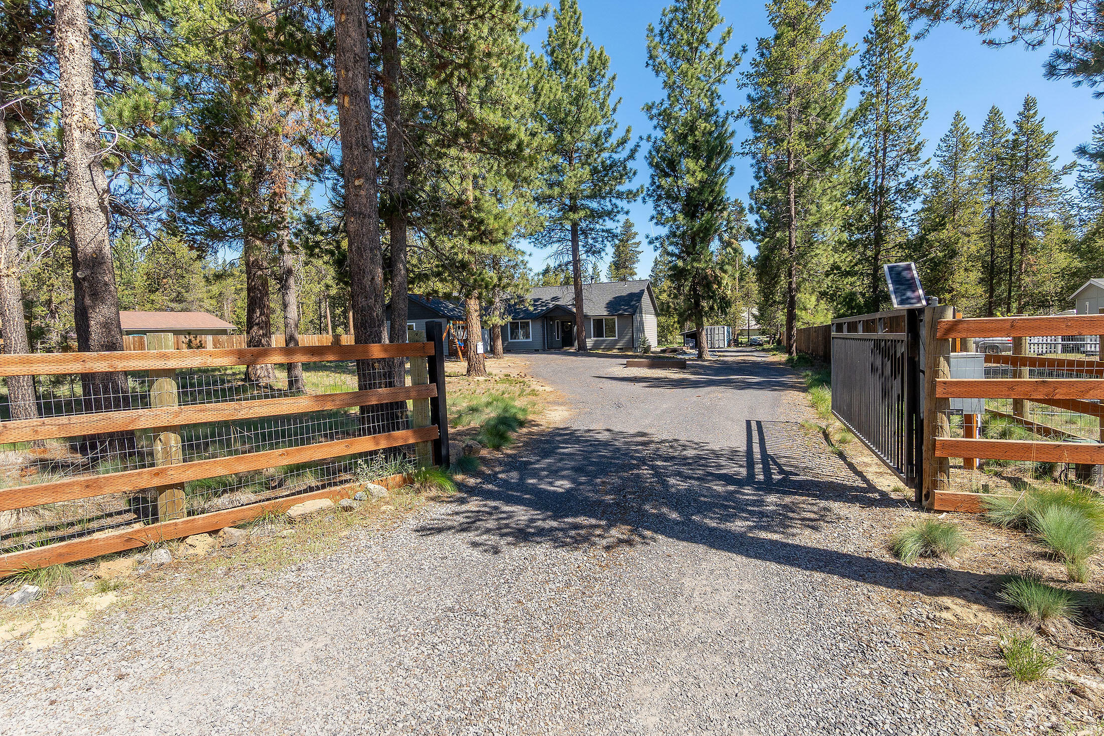 Property Photo: 16050 Dick Road OR 97739