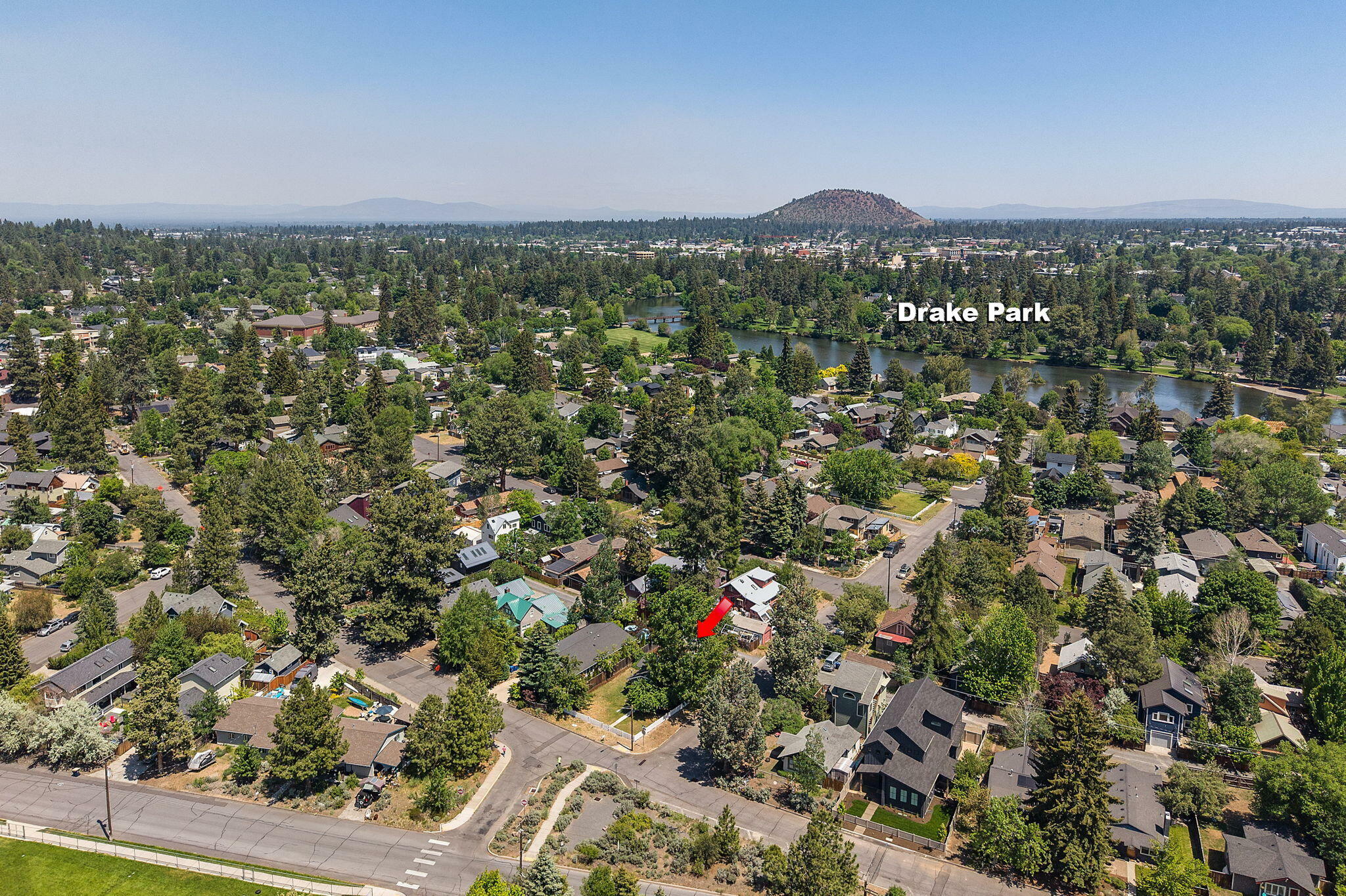 Property Photo: 1004 NW Union Street OR 97703