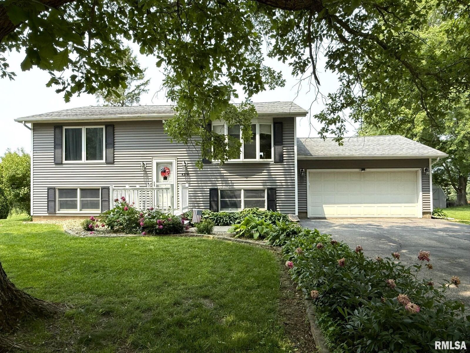 Property Photo:  4376 Westport Circle  IL 61401 