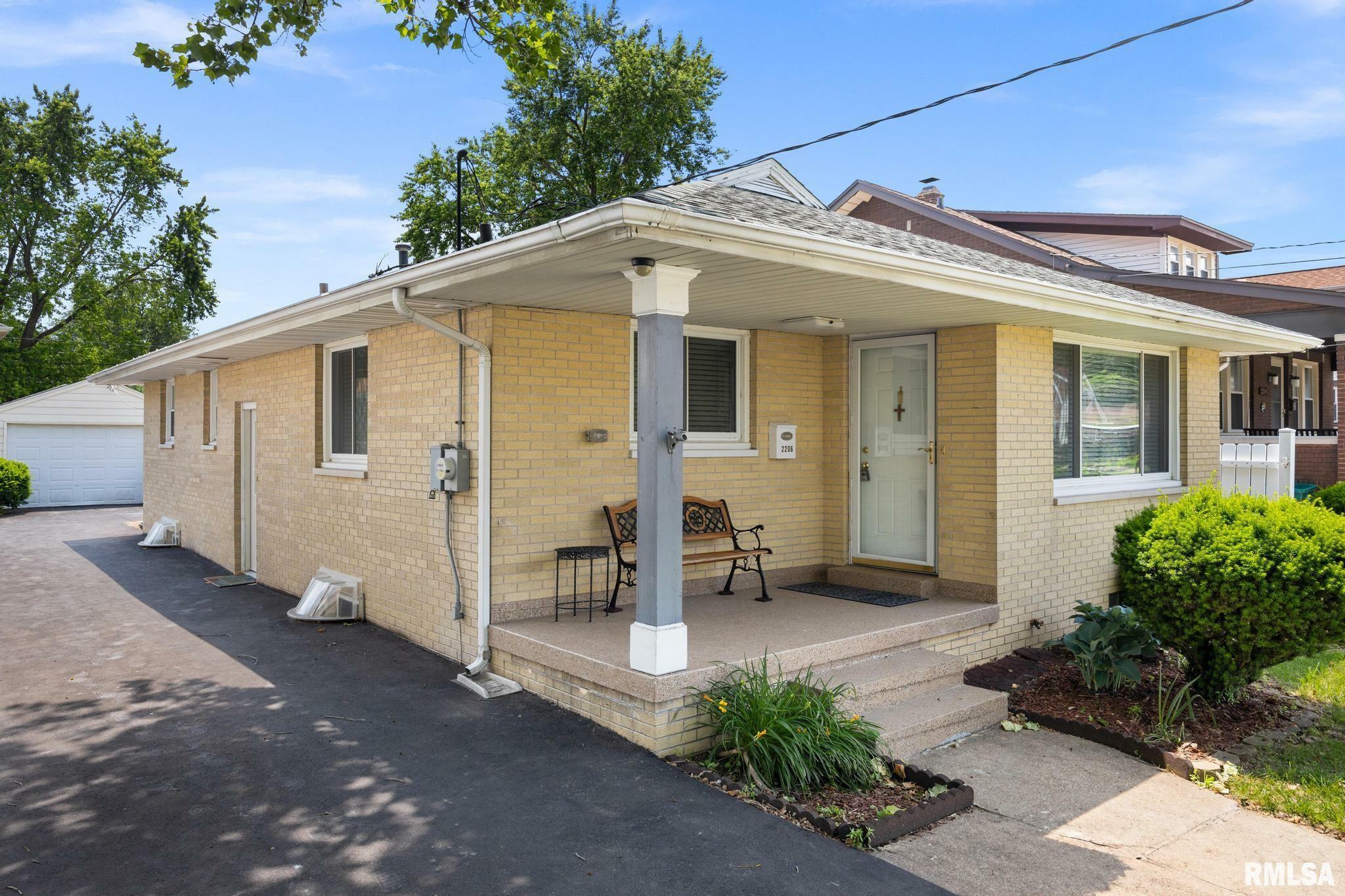 Property Photo: 2206 W Rohmann Avenue IL 61604
