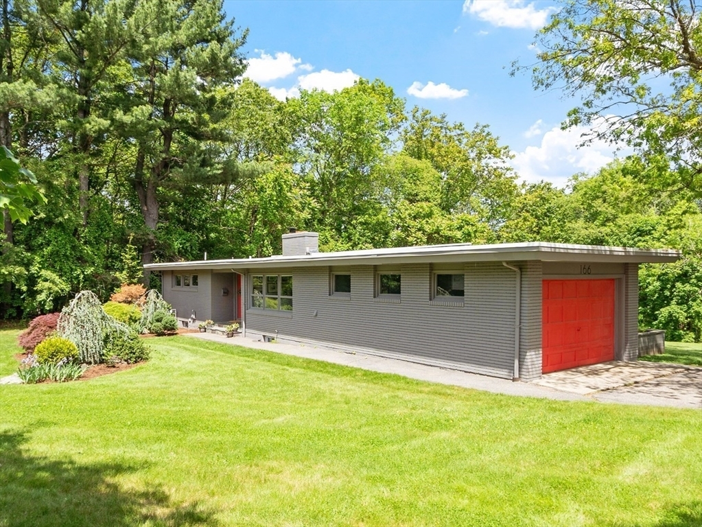 Property Photo: 166 Quinapoxet Ln MA 01606