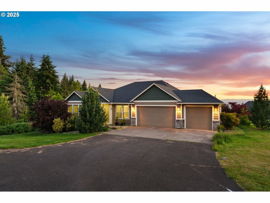 Property Photo: 211 Cokesbury Rd WA 98625