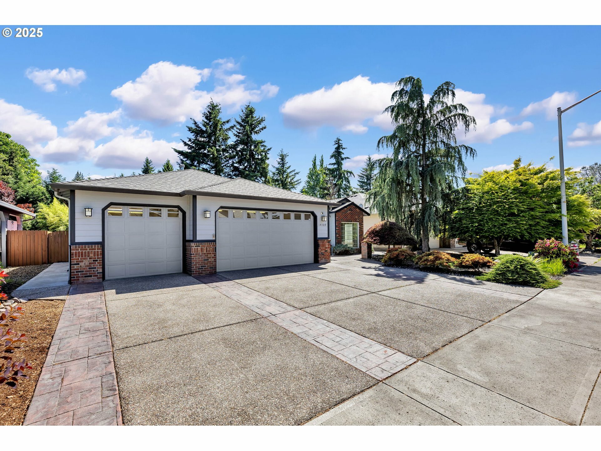 Property Photo: 14309 NE 94th St WA 98682