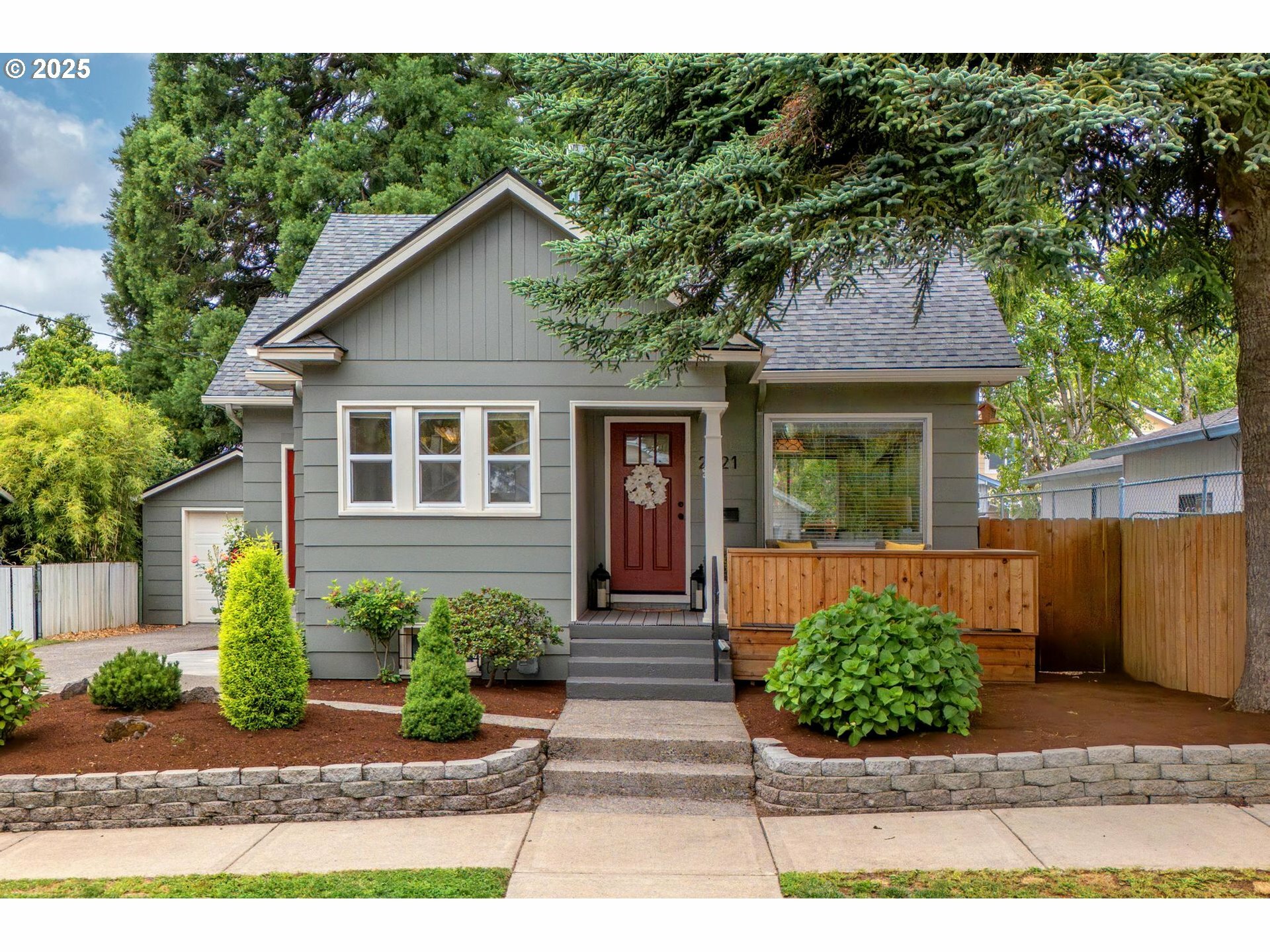 Property Photo: 2721 SE 78th Ave OR 97206