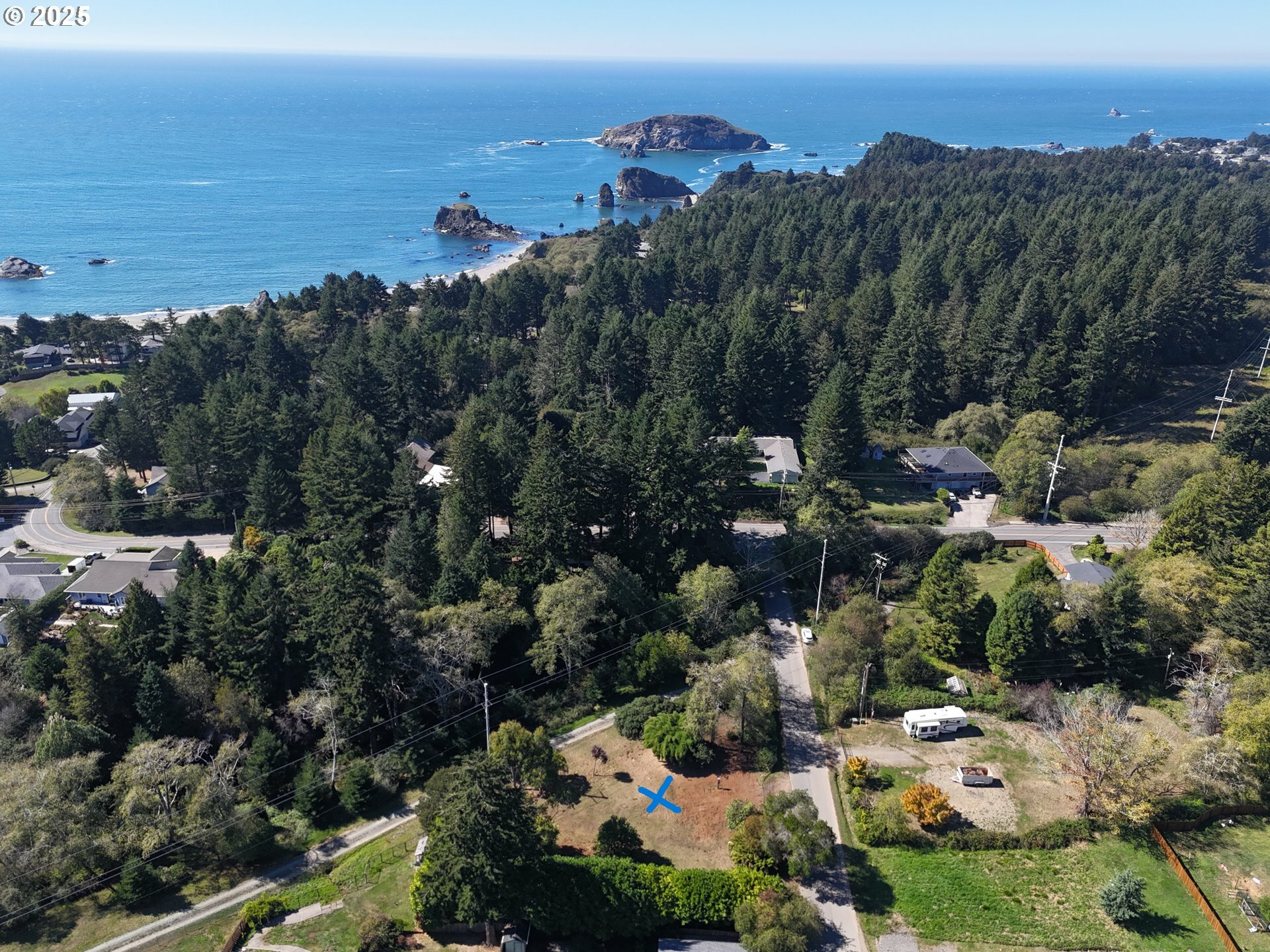 Property Photo: 1300 Hampton Rd OR 97415