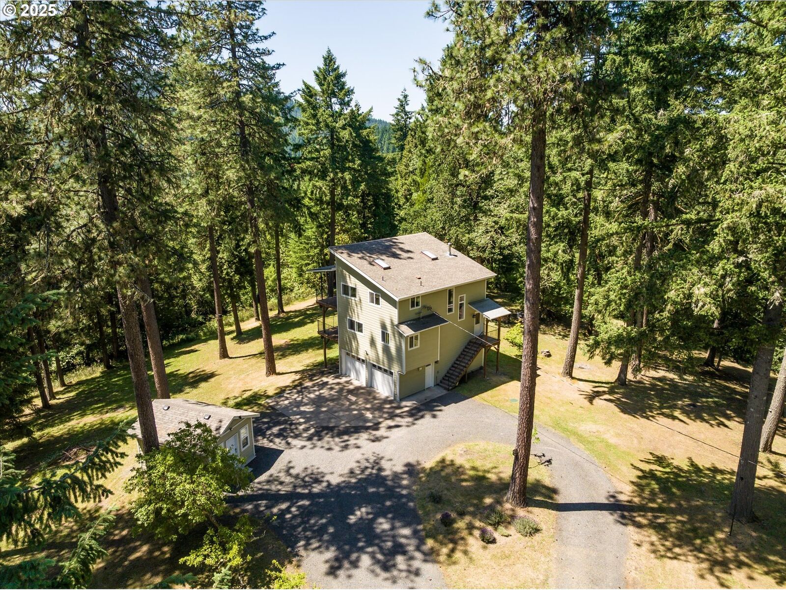 Property Photo: 32475 Beymer Rd OR 97405