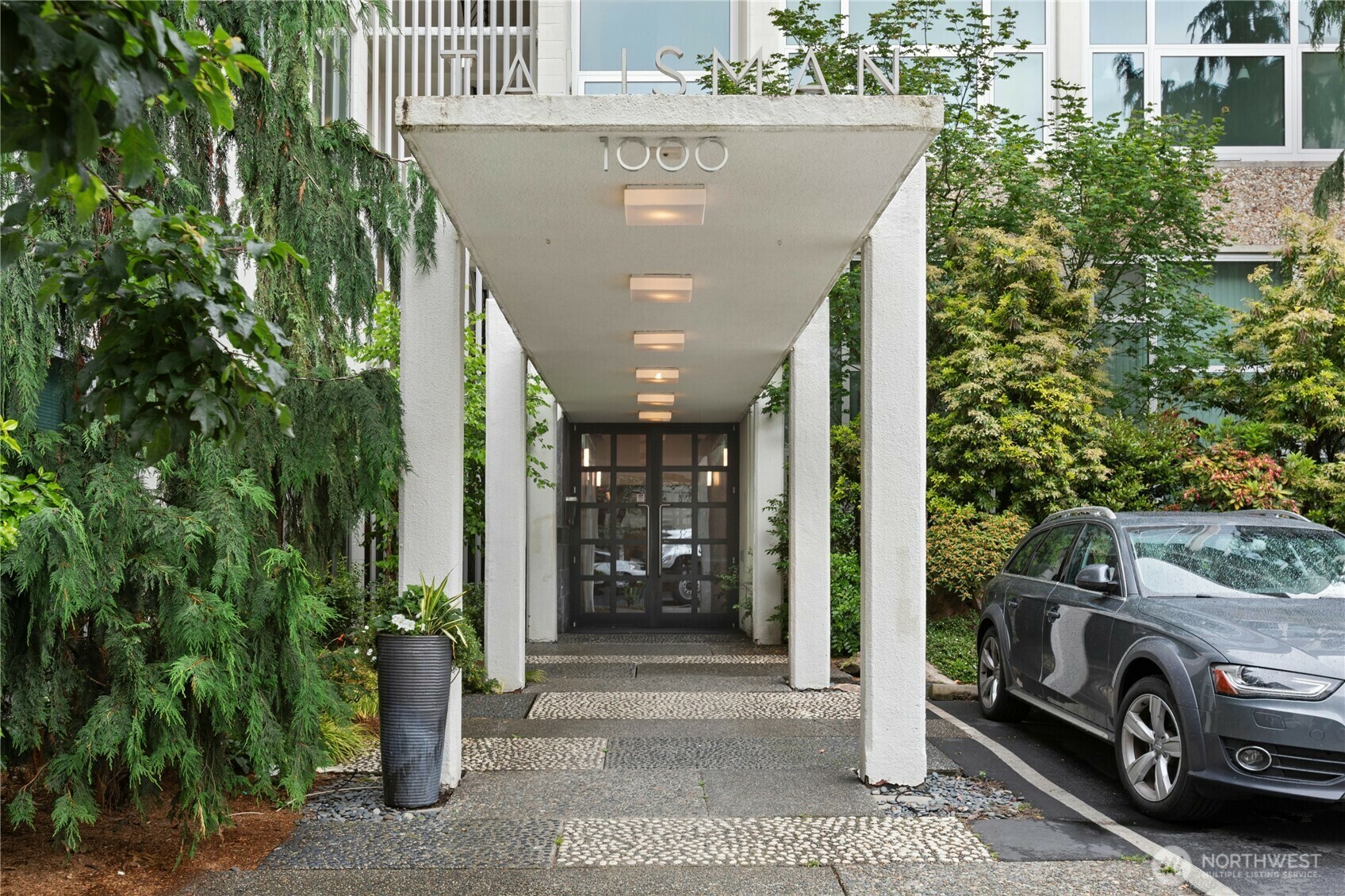 Property Photo:  1000  Union Street 305  WA 98101 