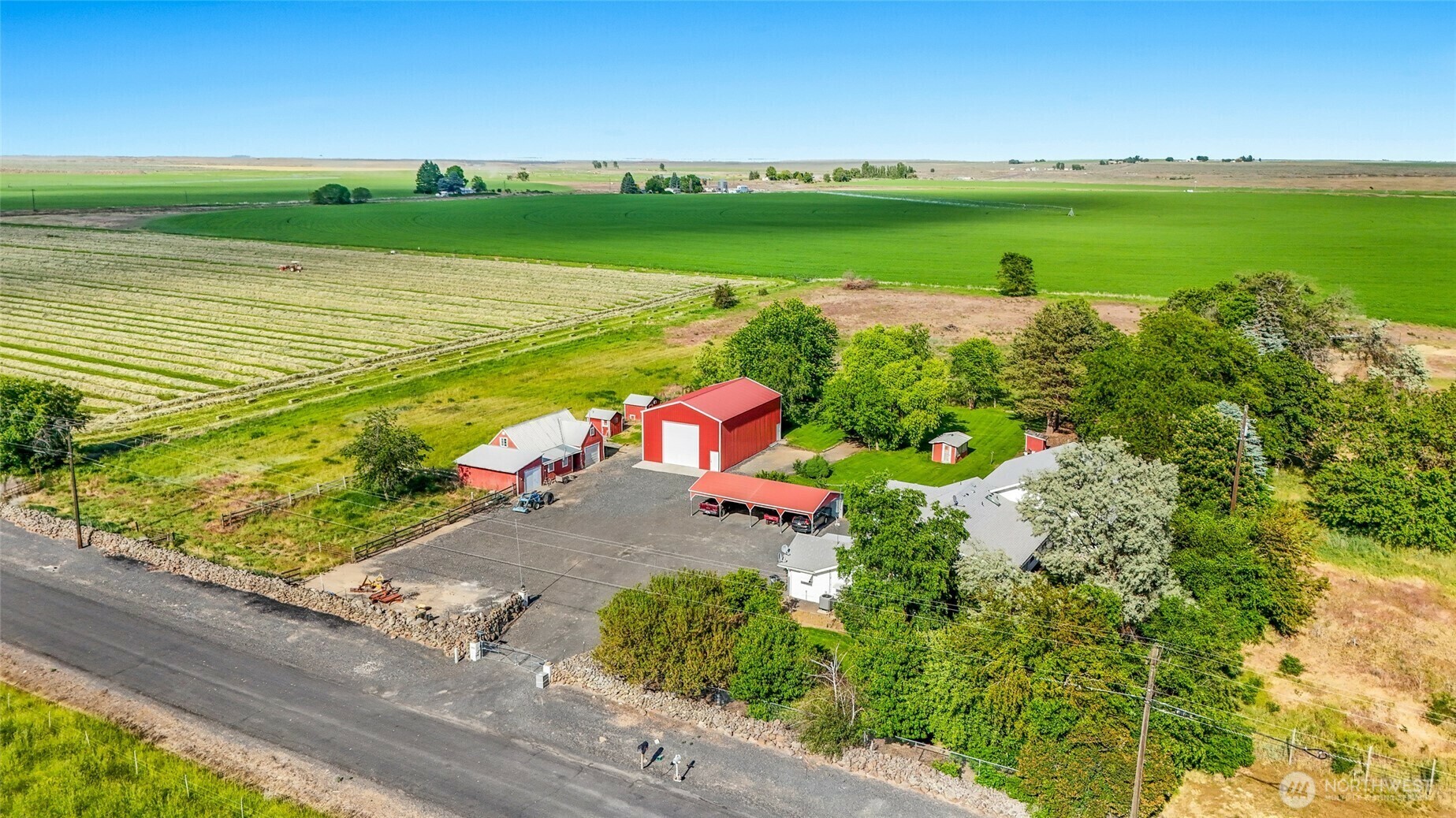 Property Photo: 11801 Road K NE WA 98837
