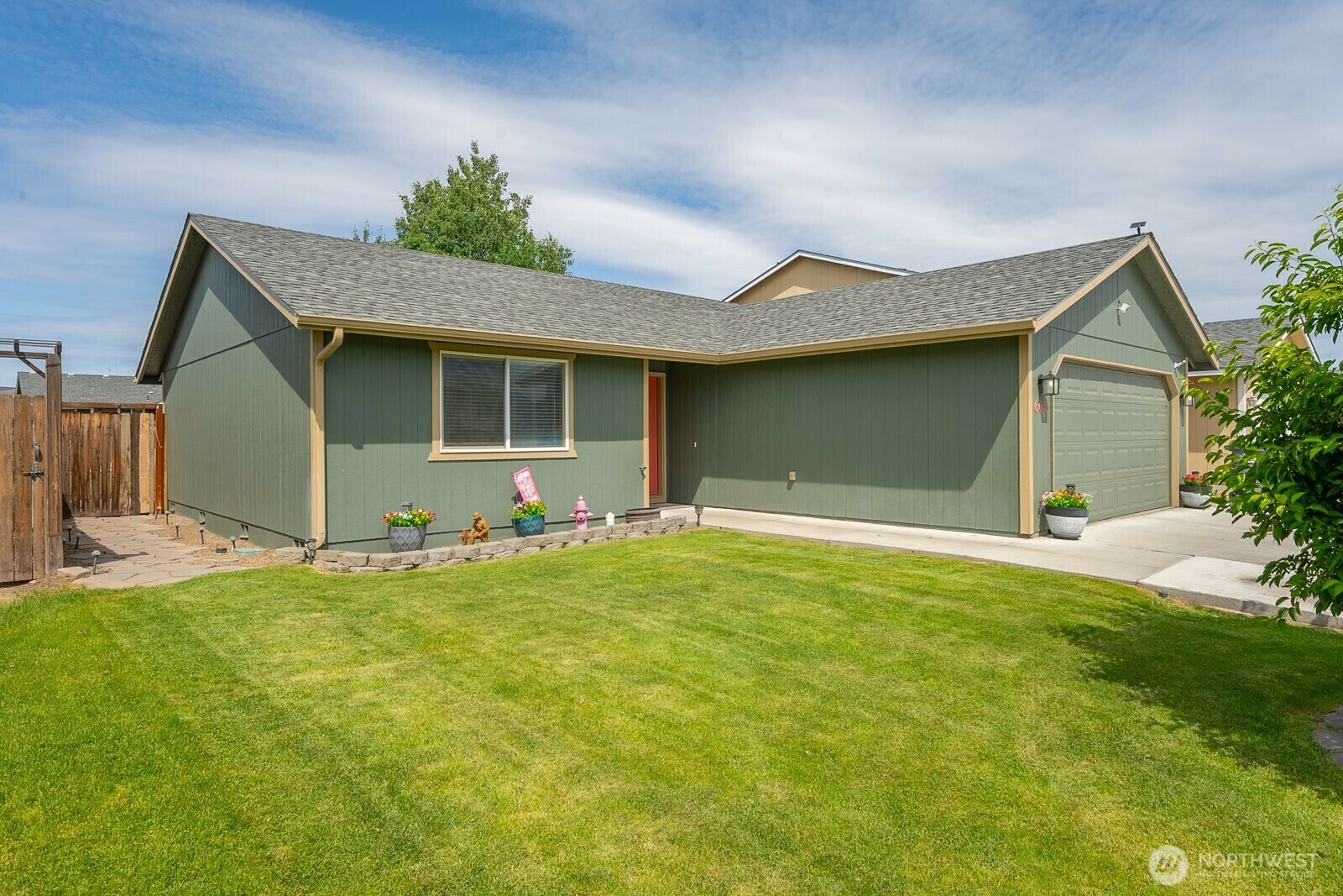 Property Photo: 665 L Street SE WA 98823