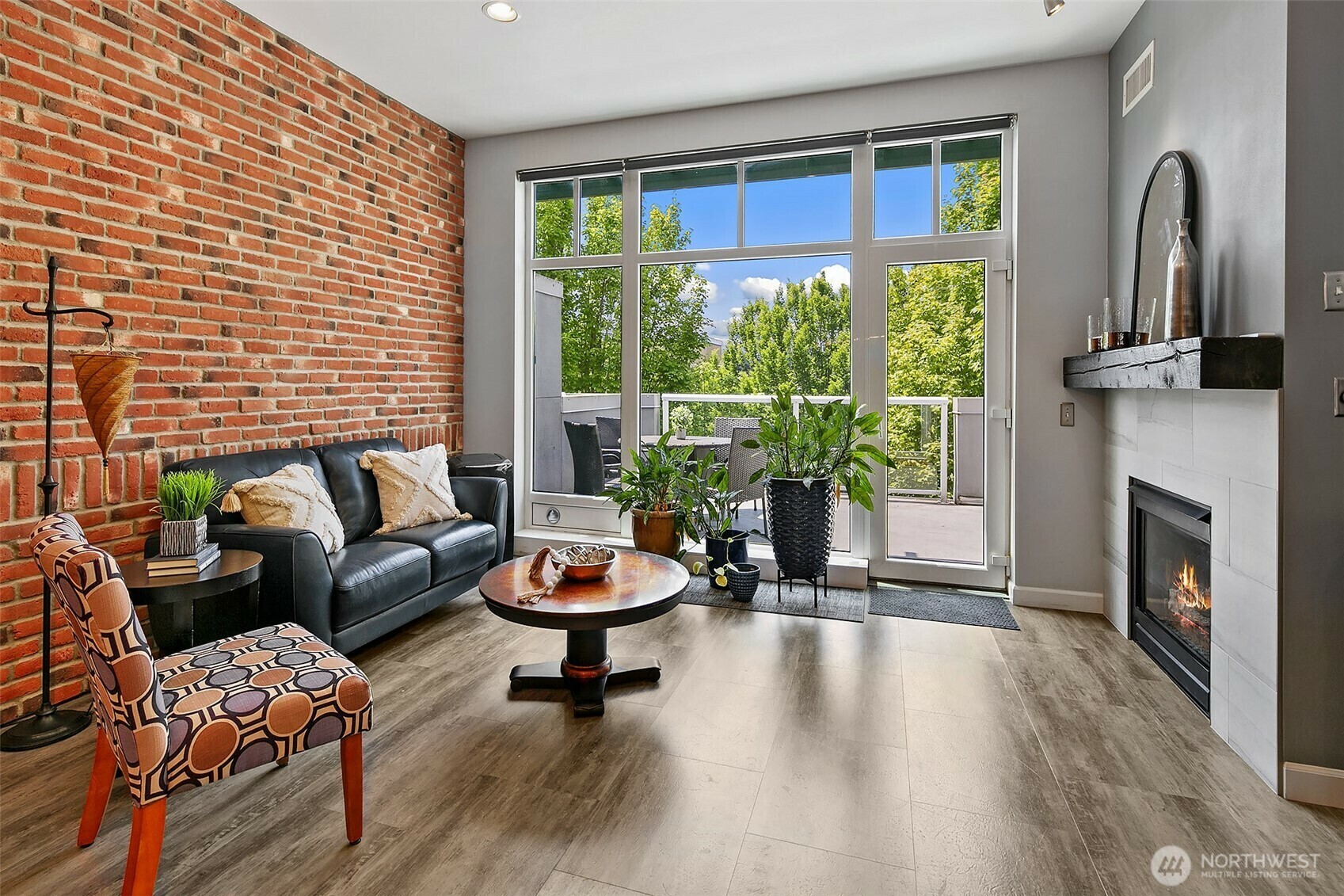 Property Photo: 17 W Mercer Street 302 WA 98119