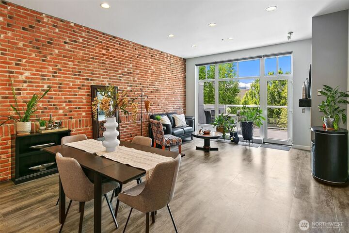 Property Photo:  17 W Mercer Street 302  WA 98119 