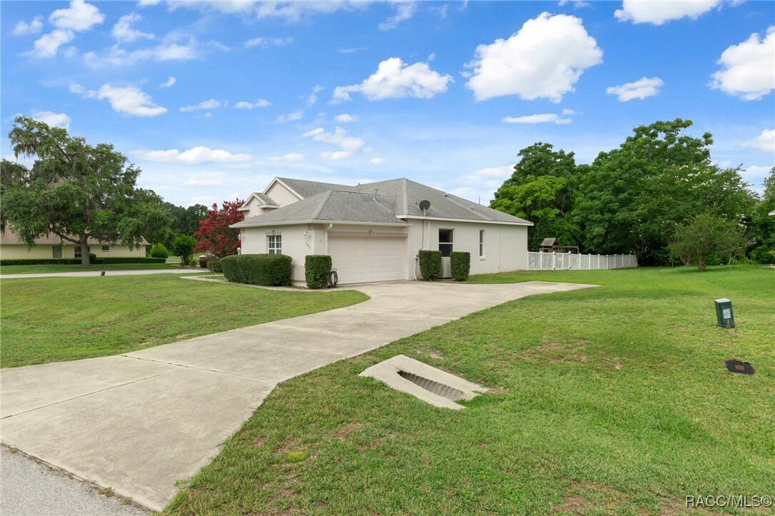Property Photo: 3049 N Folkestone Loop FL 34442