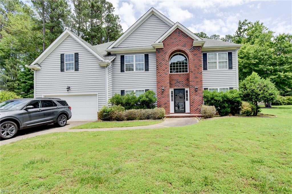 Property Photo:  313 Queen Ct  VA 23430 