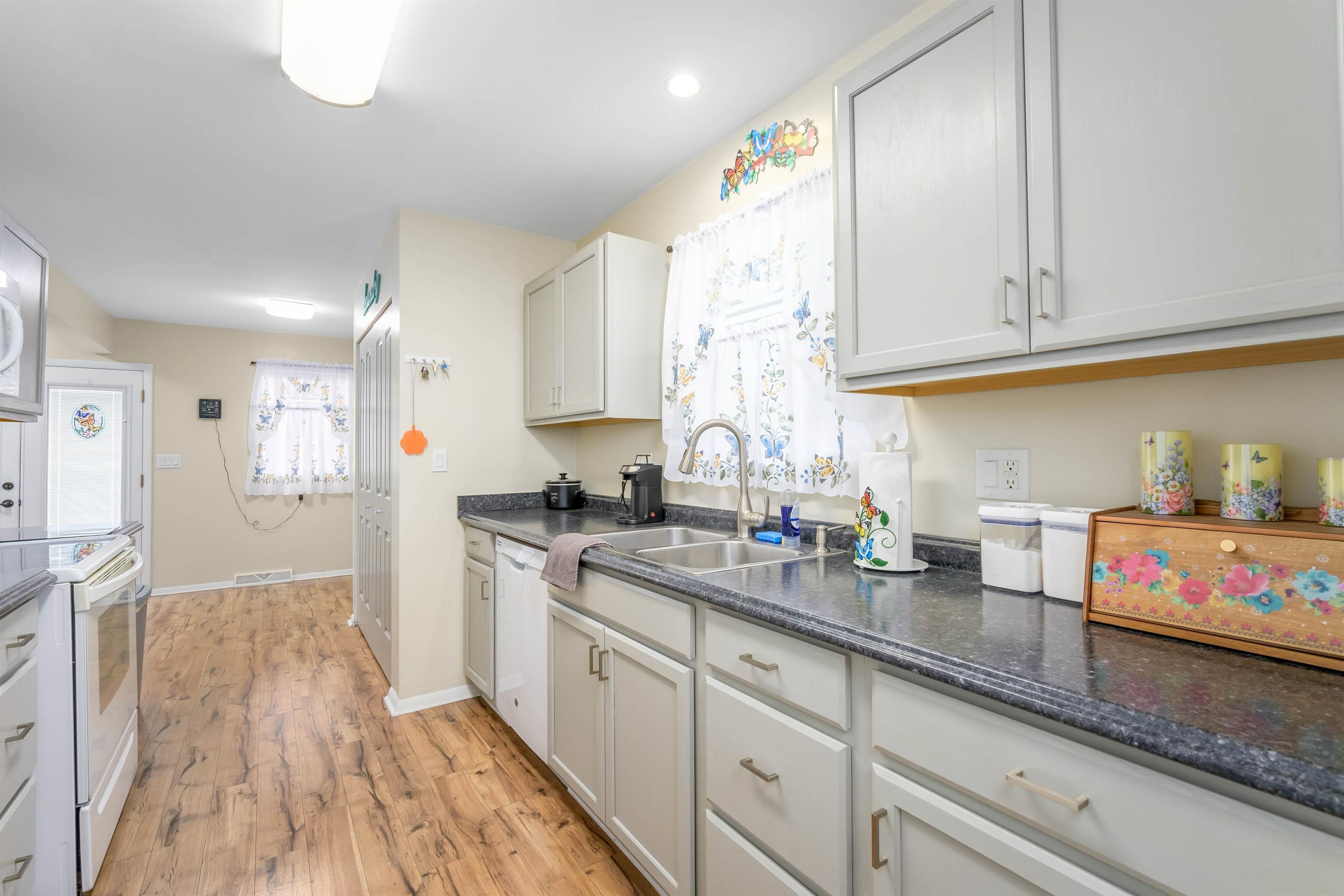 Property Photo: 428 E 1st Ave KS 67025-9052