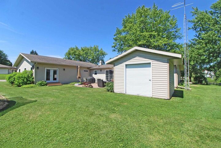 Property Photo:  985 Fairway Circle  WI 53577 