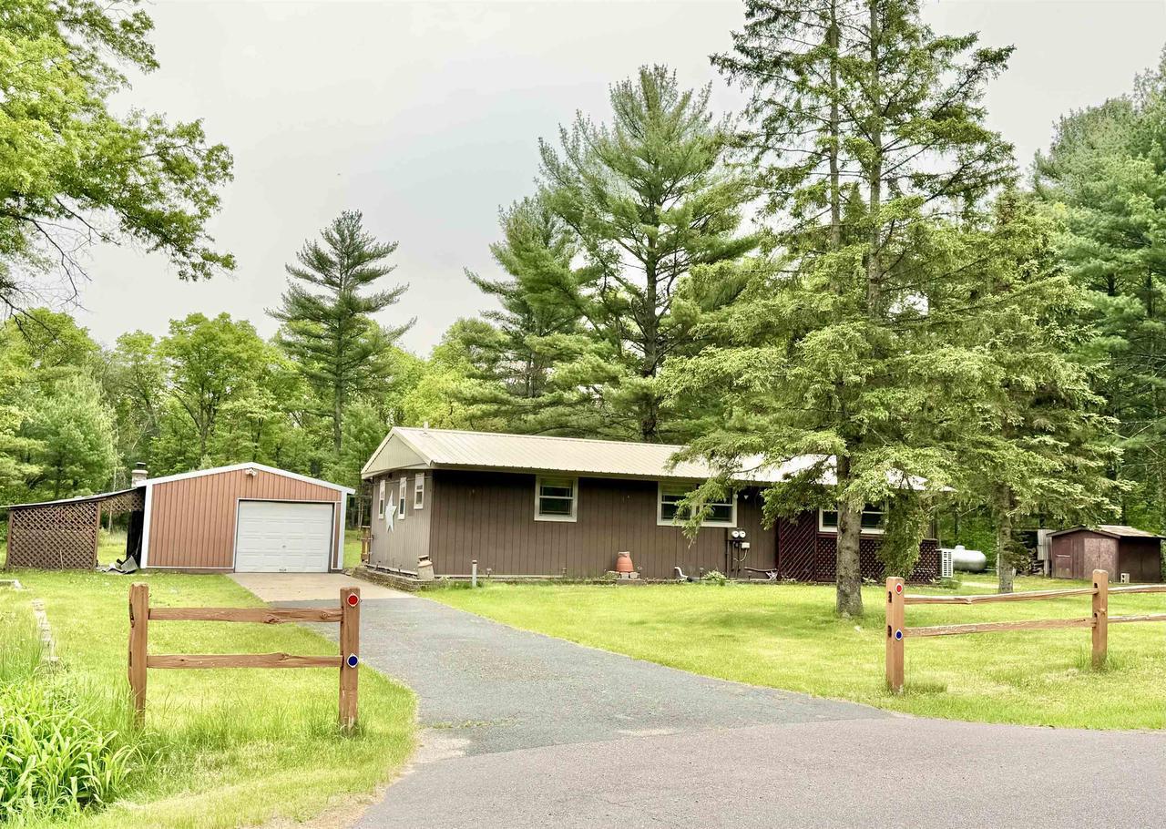 Property Photo:  910 10th Avenue  WI 54943 