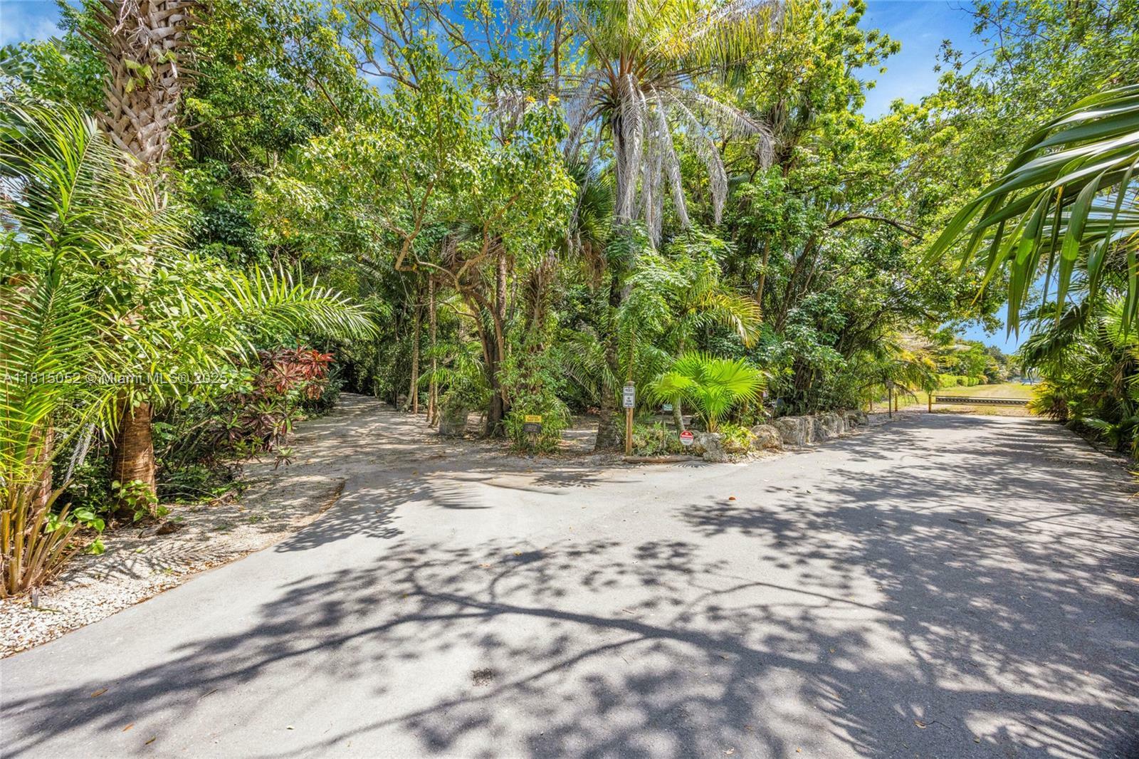 Property Photo: 10005 Snapper Creek Rd FL 33156