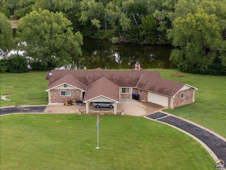 Property Photo:  2040 SW Cottonwood Ln  KS 66615 